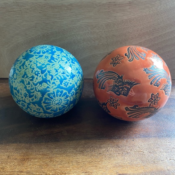 2 Carpet Ball Ceramic Pottery 4" Round Blue Floral Red Birds Glaze Decorative - Picture 1 of 11
